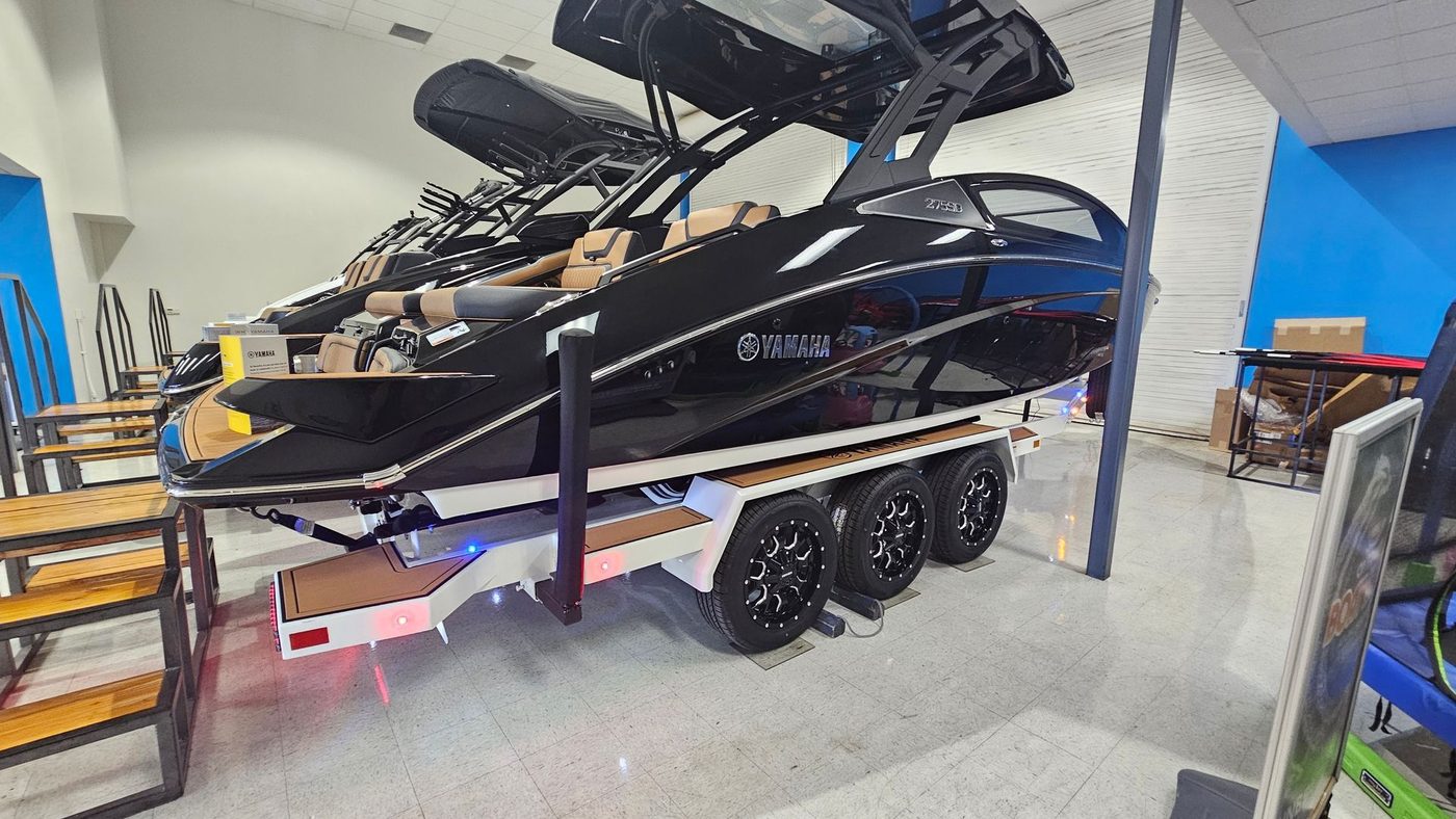 BUILT Yamaha 275 Series tandem-axle boat trailer